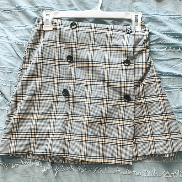 H&M Dresses & Skirts - Plaid Mini Skirt Pleated